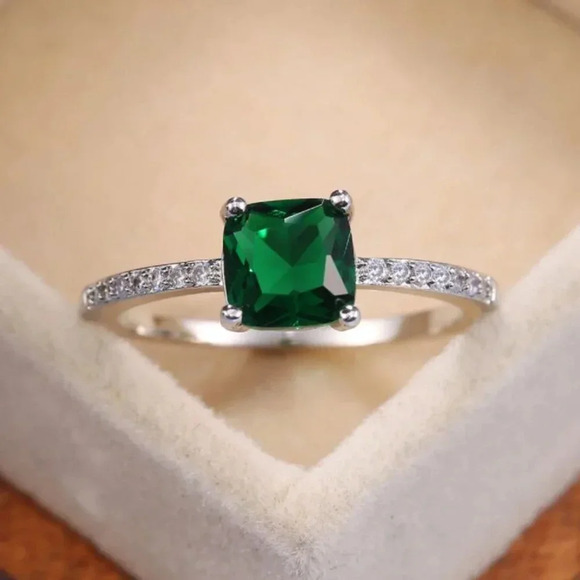 18k White Gold Diamond Emerald Cushion Cut Ring - Picture 1 of 4